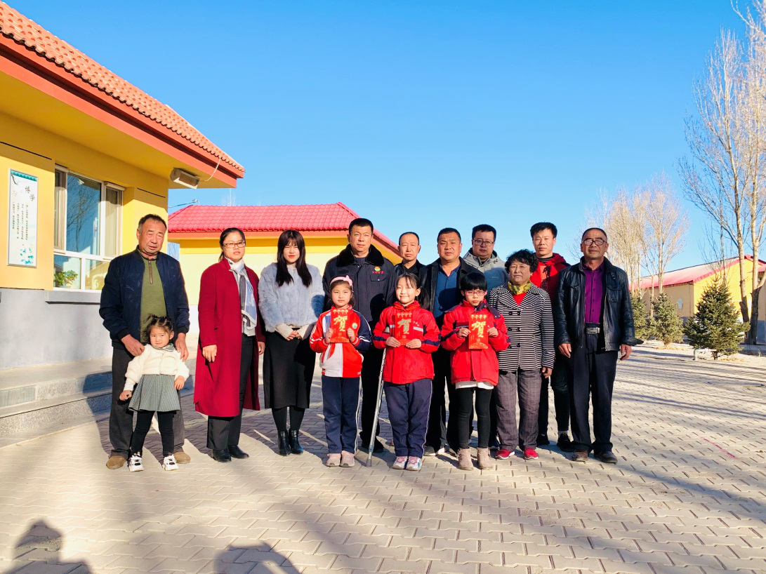 企业进校园，温情暖童心