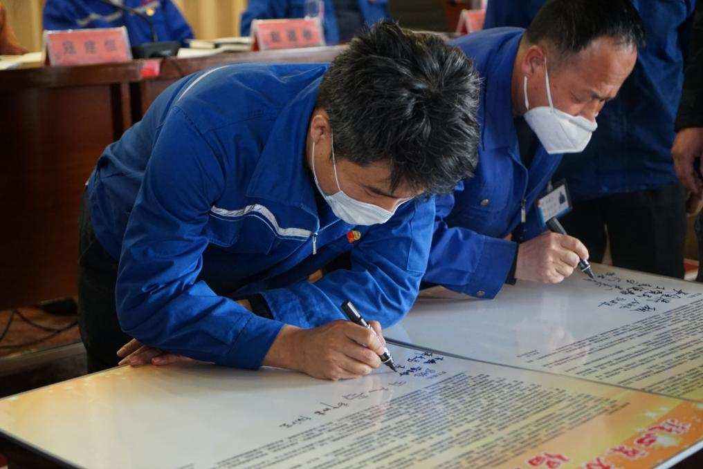 喜讯！人生就是博(中国区)官方网站矿业员工 高亮荣获“全国热爱企业优秀员工”荣誉称号